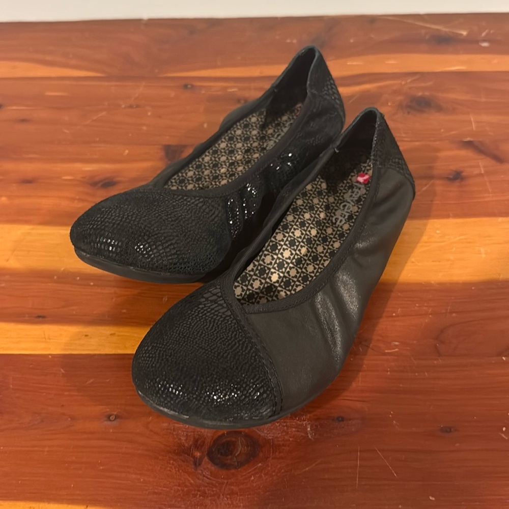 Revere black flats, size 37 (6.5-7)